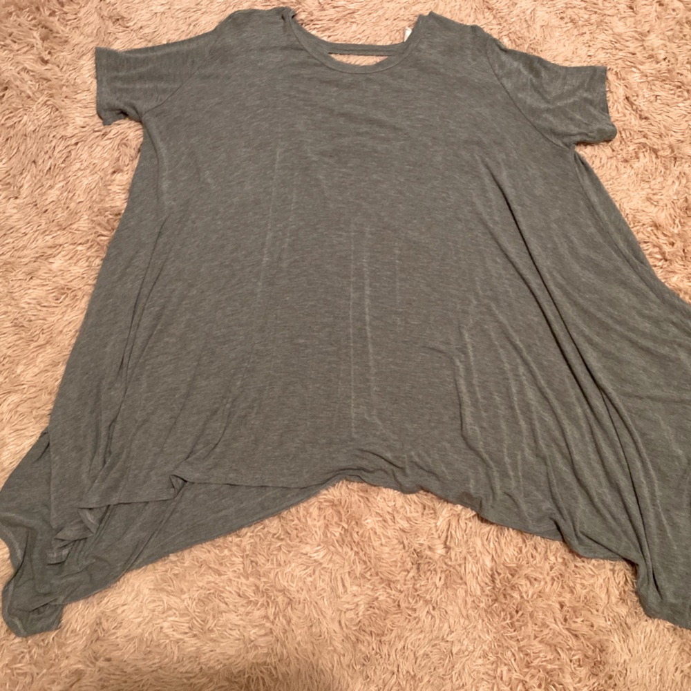 Flowy Oversized tent style gray top.